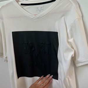 19V69 ITALIA VINTAGE WHITE & BLACK TSHIRT SIZE SMALL
